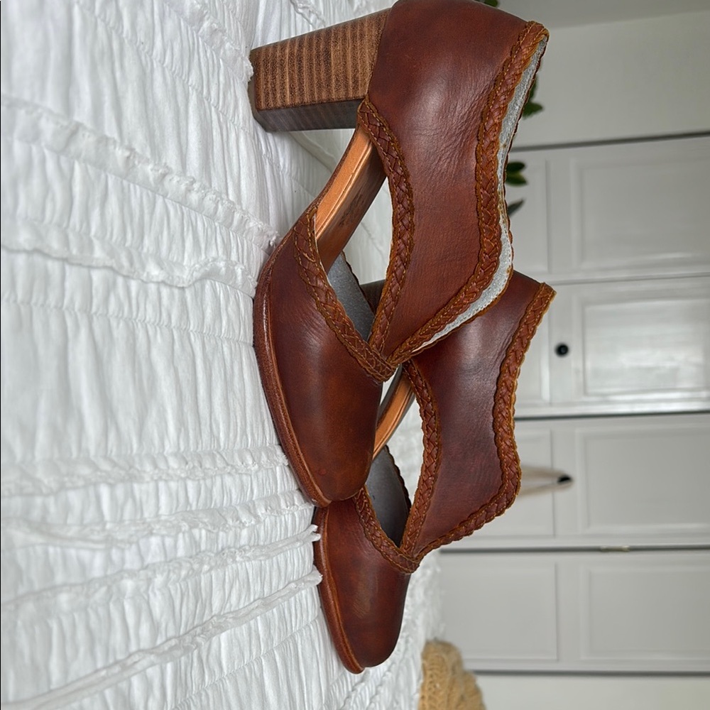 ELF Brown Heels with Chunky Heel and Vintage Cutouts